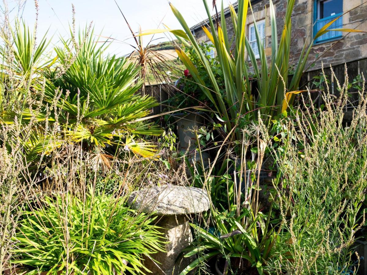 The Moonbeach Cabin Gorran Haven Екстериор снимка